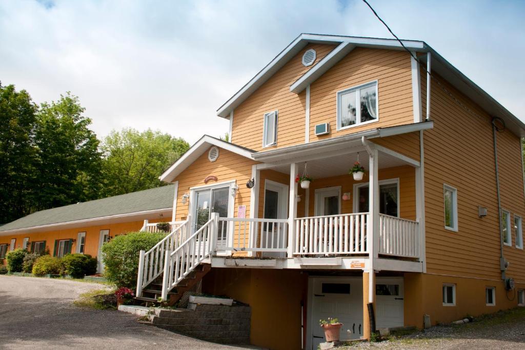 Motel De La Montagne Orford Екстериор снимка